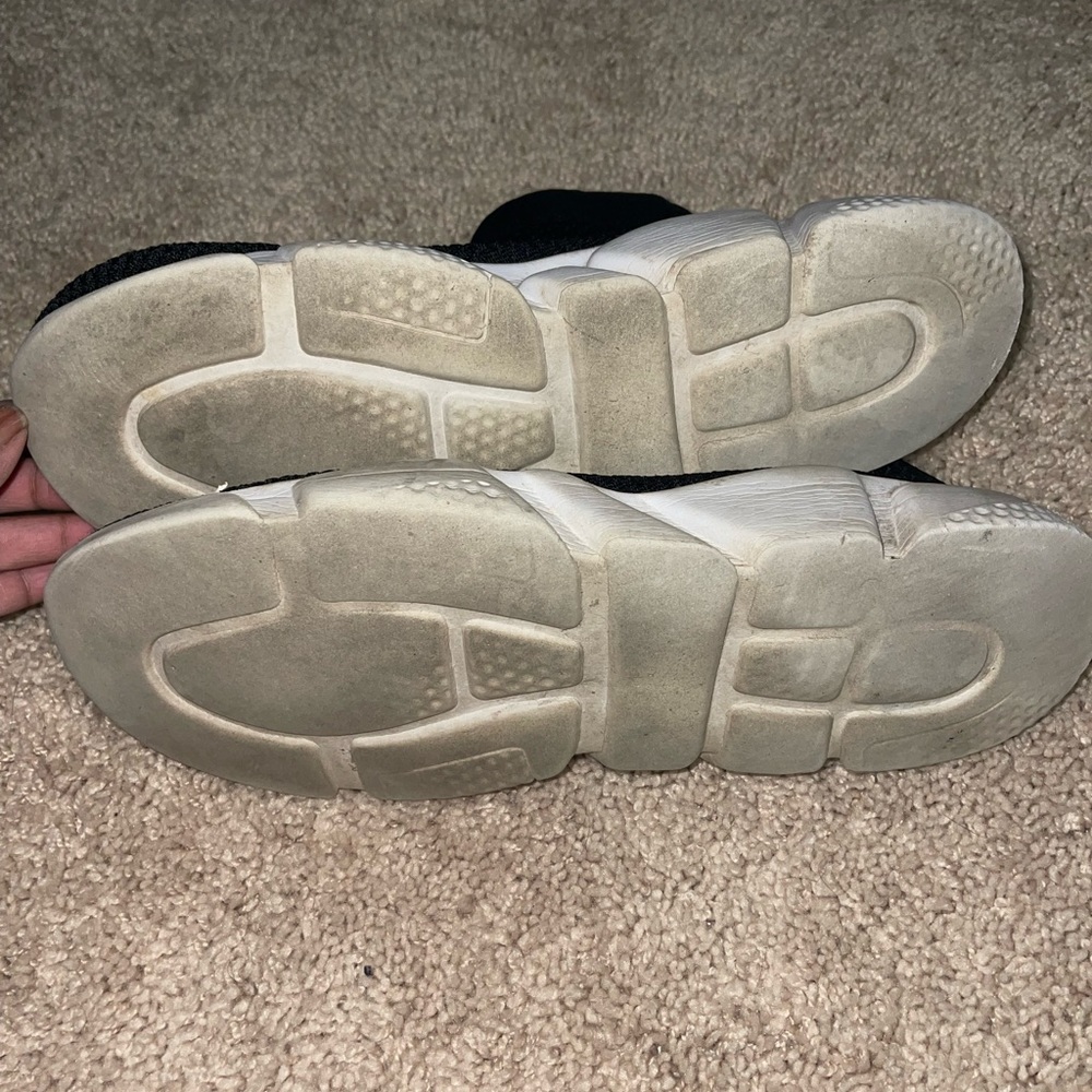 Sneakers - Picture 2 of 7